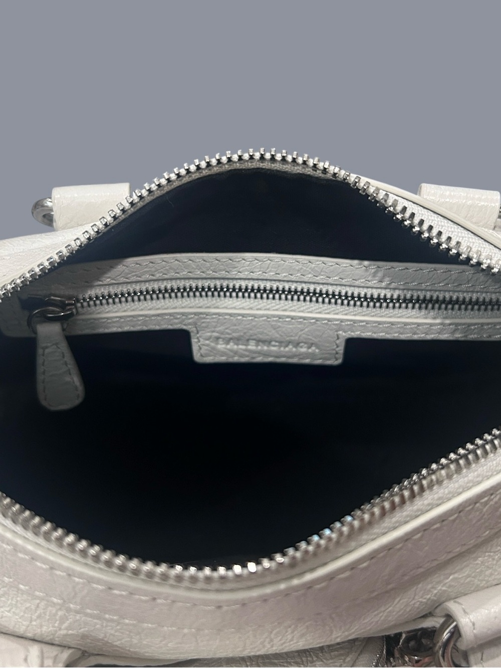 Le City Mini - White with Silver Hardware - Picture 2 of 4